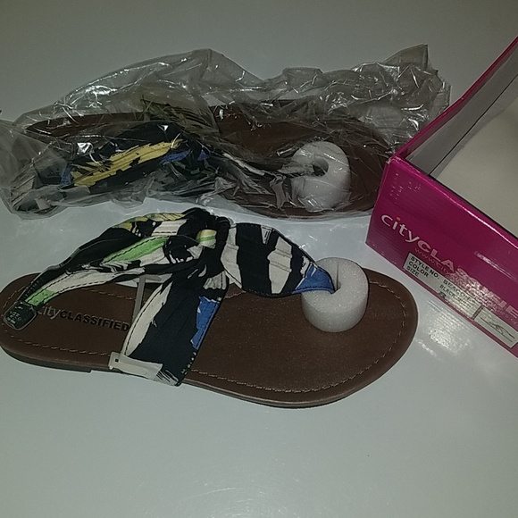 Sandals - Picture 1 of 2